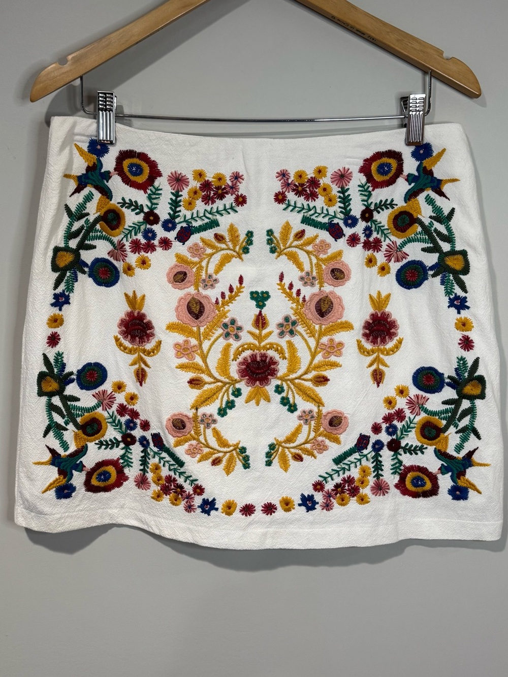 Umgee White Floral Tapestry Embroidered Mini Skirt Size Large Boho Festival